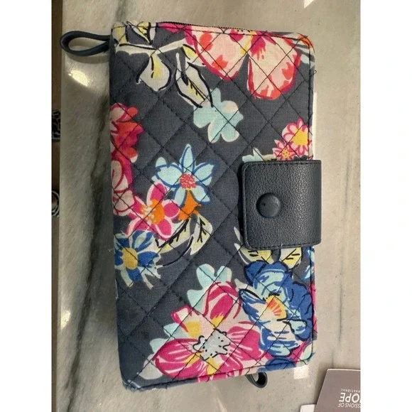 Vera Bradley RFID Audrey wallet‎ - Picture 3 of 9